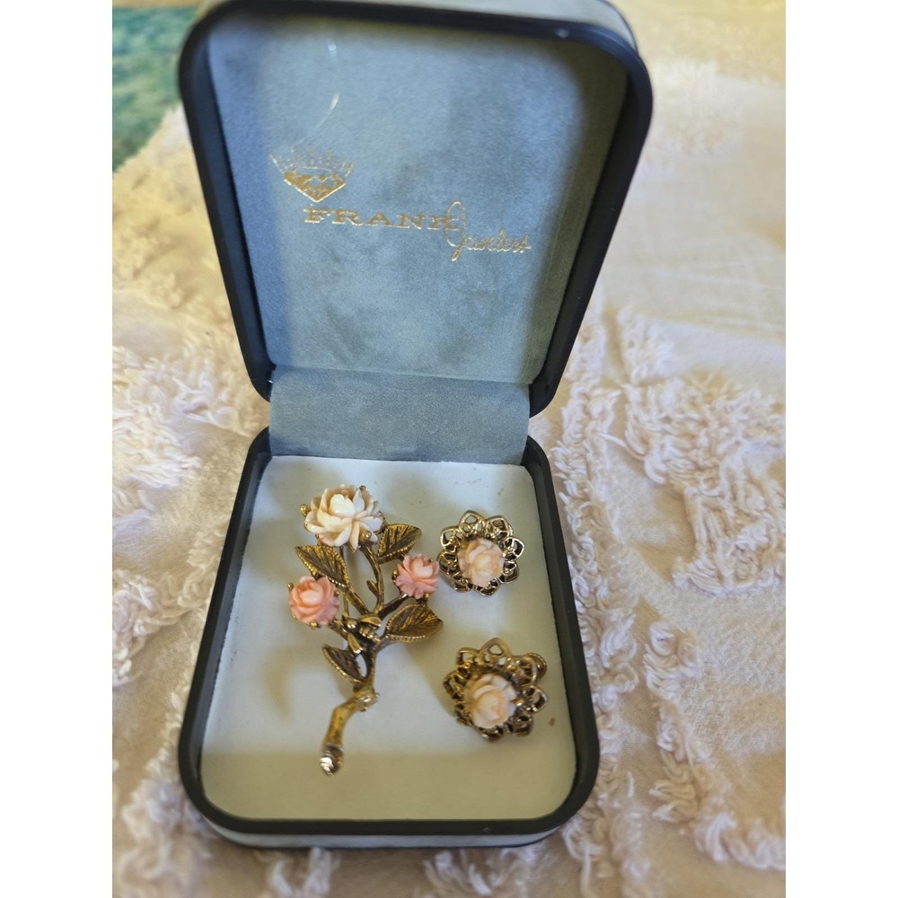 Vintage Lucite Rose Brooch Clip Earrings Set Pink White Flower Bee Gold Tone